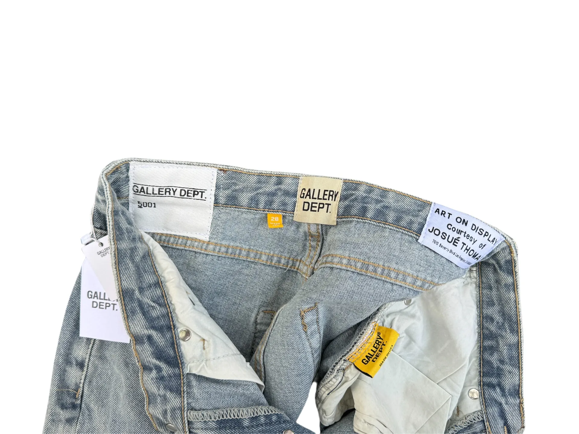 P246💰G11 GALLERY DEPT. Denim bell-bottoms, washed and distressed spliced ​​jeans. GALLERY is attracted by these bell-bottoms. Whether it is a reset of Carhartt or Levis, it creates a strong brand style. Since these pants are modified from rare vintage, the production capacity is limited. Therefore, after many icons wore them, these pants were once hard to find. Later, perhaps due to the improvement of GD's business in the past two years and the expansion of production lines, the brand itself lowered the price, so I can't wait any longer for these pants this year and will definitely buy them. During the process of the denim washing plant, the owner of the washing plant helped introduce a boss who had worked for Levi's foundry and started his own business. This also paved the way for the following styles. Therefore, Levi's remodeled single product for the base plate is really familiar. Whether it is the fabrics supplied or the lathes used in production, there is nothing to choose from. -Color: blue -Size: S-XXL (corresponding to 28-36)